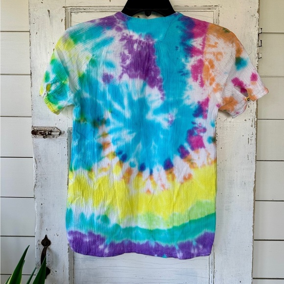 ACOLE’, NWOT, TIE-DYED HENLEY SHIRT. SPLIT SIDES WITH HI-LOW HEM. SIZE 0 - Picture 4 of 8